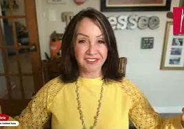 Professional woman gives two thumbs up